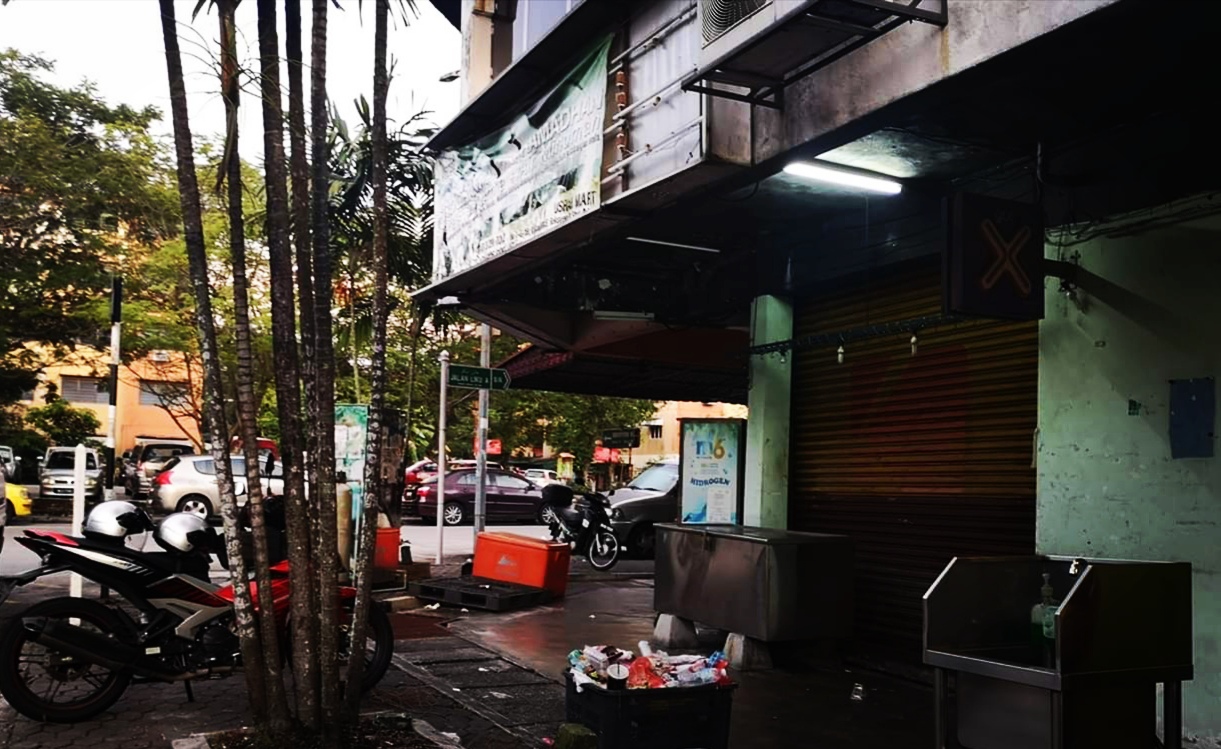 Aku Engkau dan Sampah (AES)